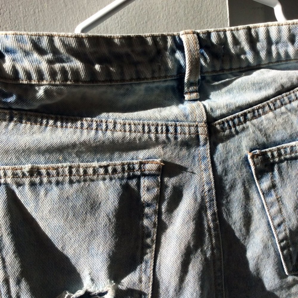 High Rise Mom Jeans - Picture 4 of 8